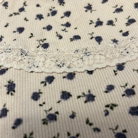 Garage crop top - Picture 3 of 4